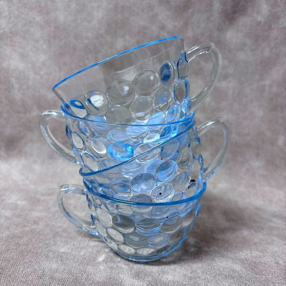 ANCHOR HOCKING BLUE
BUBBLE DEPRESSION
GLASS COFFEE TEA CUPS
ONLY SET OF 4 - Picture 6 of 7